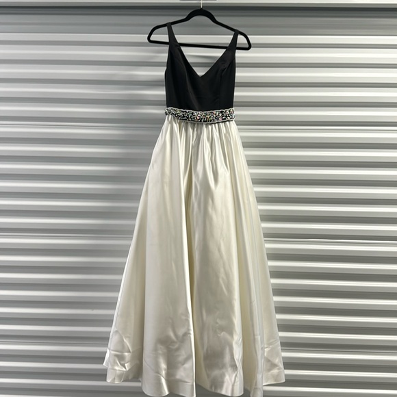 Gently Used - Picture 1 of 6